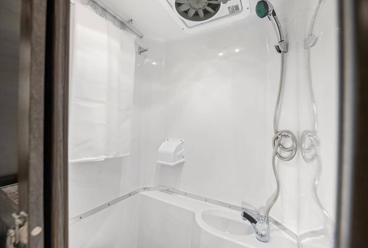Bathroom in 澳洲幸运5开奖结果体彩网 CanaDream truck and camper TCA